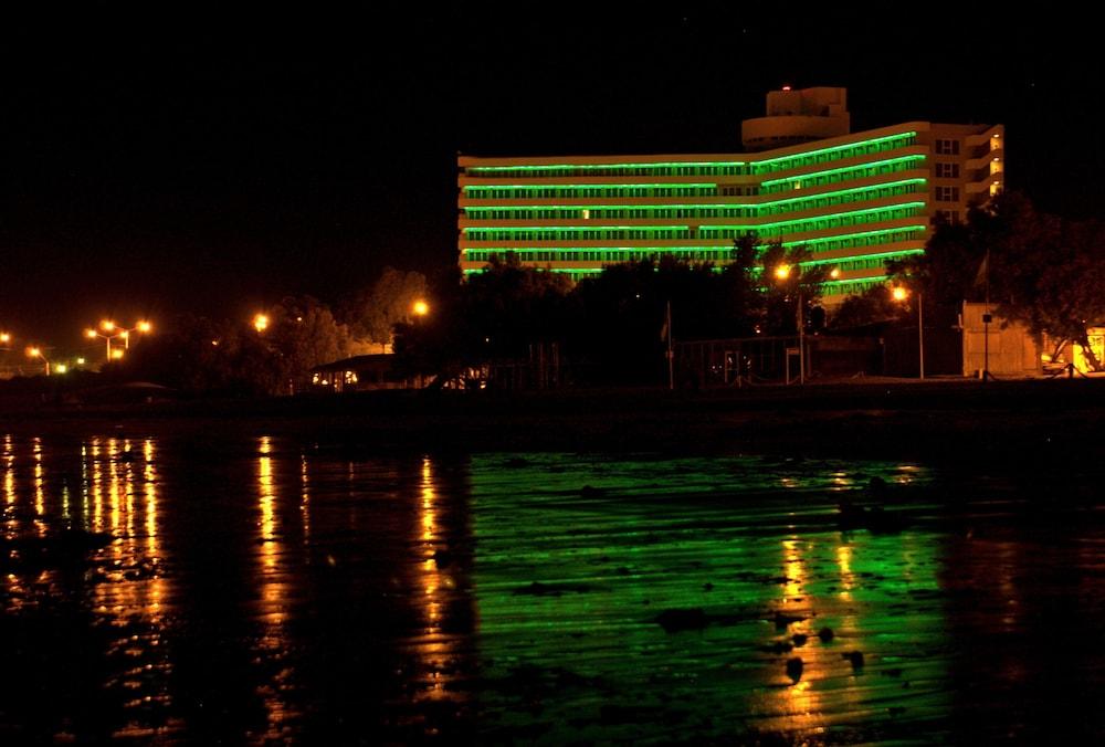 Rayentray Grand Hotel Puerto Madryn Exterior foto